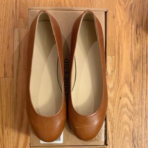 New in box Lands' End Women's Tan Leather Flats